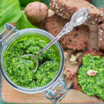 Frühlingsfrisch und kraftvoll – Bärlauch-Pesto