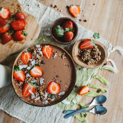 Erdmandel Smoothie Bowl mit selbstgemachtem Buchweizen Granola
