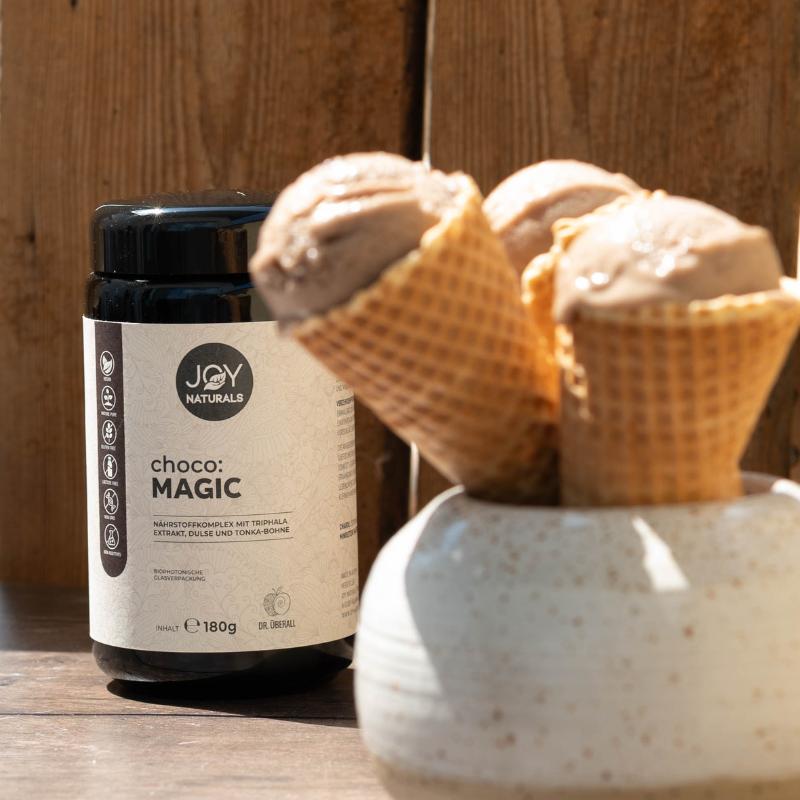 Köstliche Eiscreme mit choco Magic